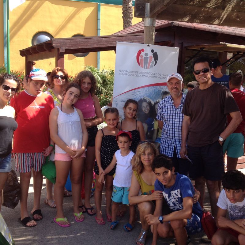 Familias_Numerosas_junto_al_Presidente_de_FANUCOVA_Eduardo_Pinazo