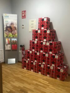 Repartimos 32 cajas navideñas solidarias de la Casa Ronald MacDonald